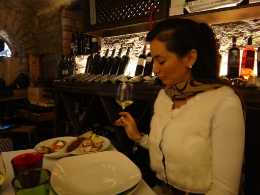 I had the full Archaegastronomy experience inside the cave of Vinaria, the restaurant of Villa Eubea just a walk away from the archaeological site.    